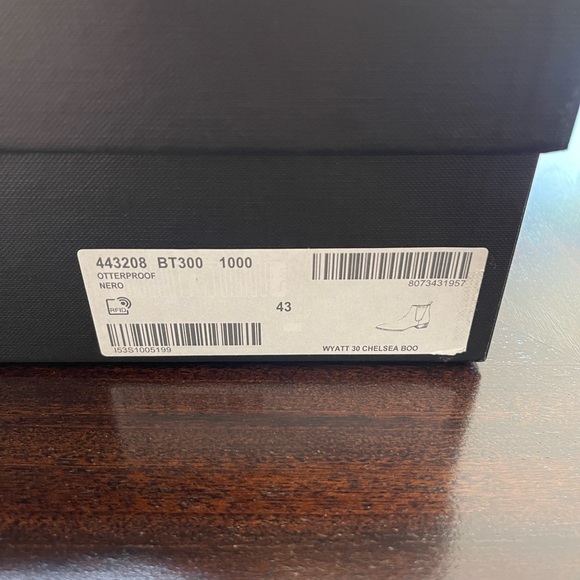 Saint Laurent Wyatt Suede Chelsea Boots - Picture 11 of 11